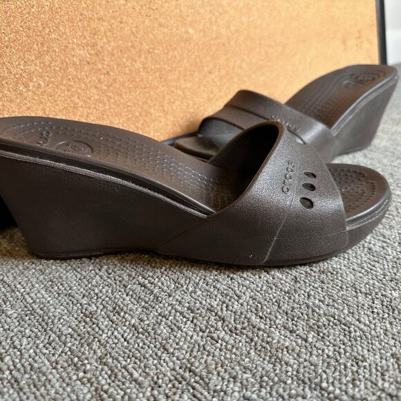 Crocs Kadee Wedge Slip On Sandals Womens 9 Brown Comfort Relaxed Fit Shoes - Picture 2 of 4